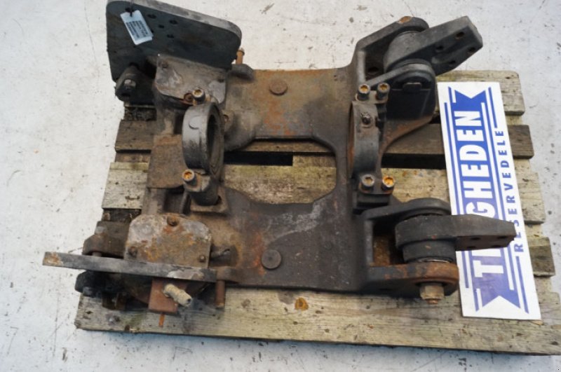 Achsen & Lenkung des Typs Valtra T213, Gebrauchtmaschine in Hemmet (Bild 8)