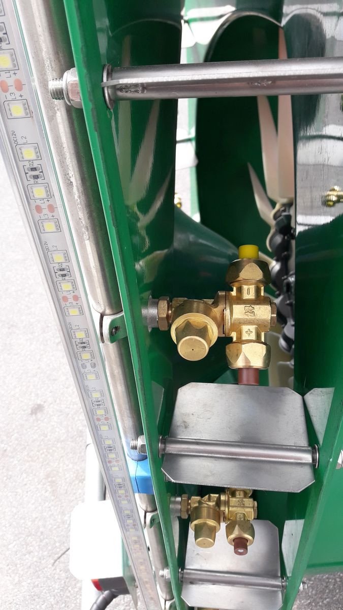 Anbau-Gebläsespritze of the type Sonstige AGROLA Weingartenspritze, Neumaschine in Gerasdorf (Picture 7)