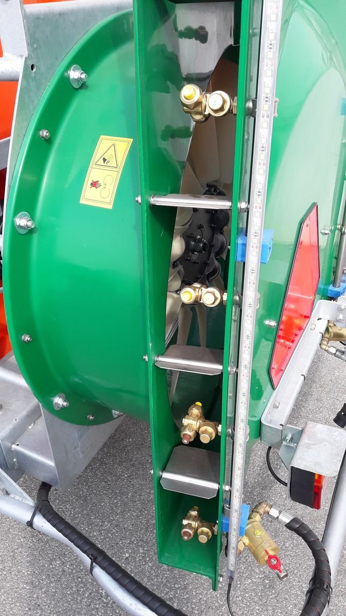 Anbau-Gebläsespritze of the type Sonstige AGROLA Weingartenspritze, Neumaschine in Gerasdorf (Picture 5)