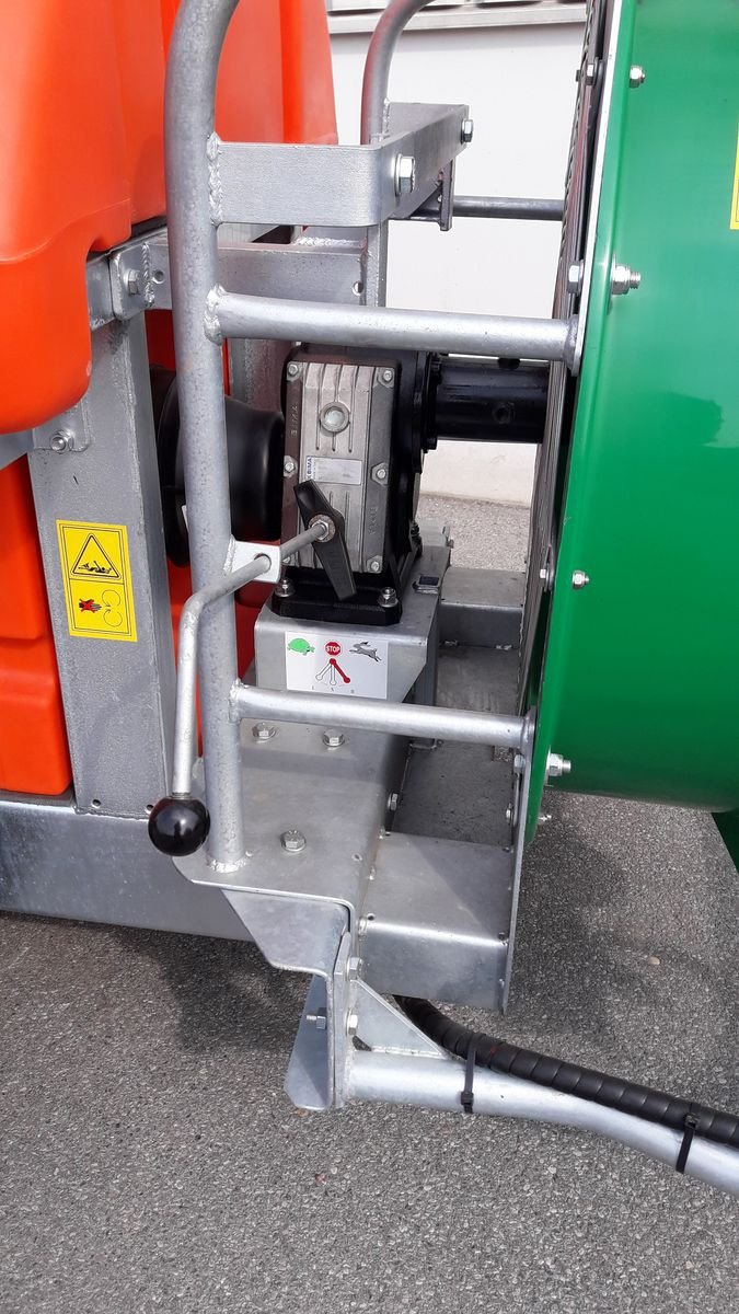 Anbau-Gebläsespritze of the type Sonstige AGROLA Weingartenspritze, Neumaschine in Gerasdorf (Picture 4)