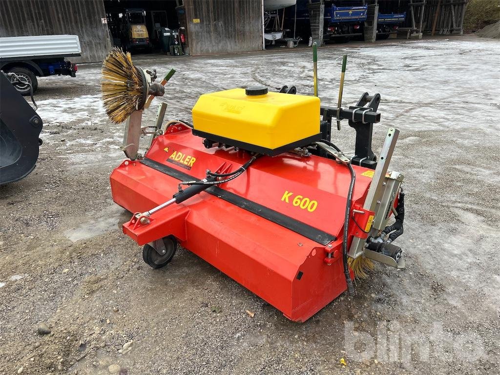 Anbaukehrmaschine a típus Adler Arbeitsmaschinen K 600/210, Gebrauchtmaschine ekkor: Düsseldorf (Kép 2)