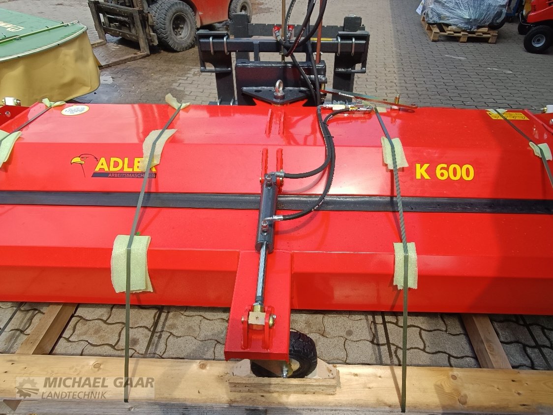 Anbaukehrmaschine des Typs Adler Arbeitsmaschinen K600/270, Neumaschine in Höhenkirchen-Siegertsbrunn (Bild 1)