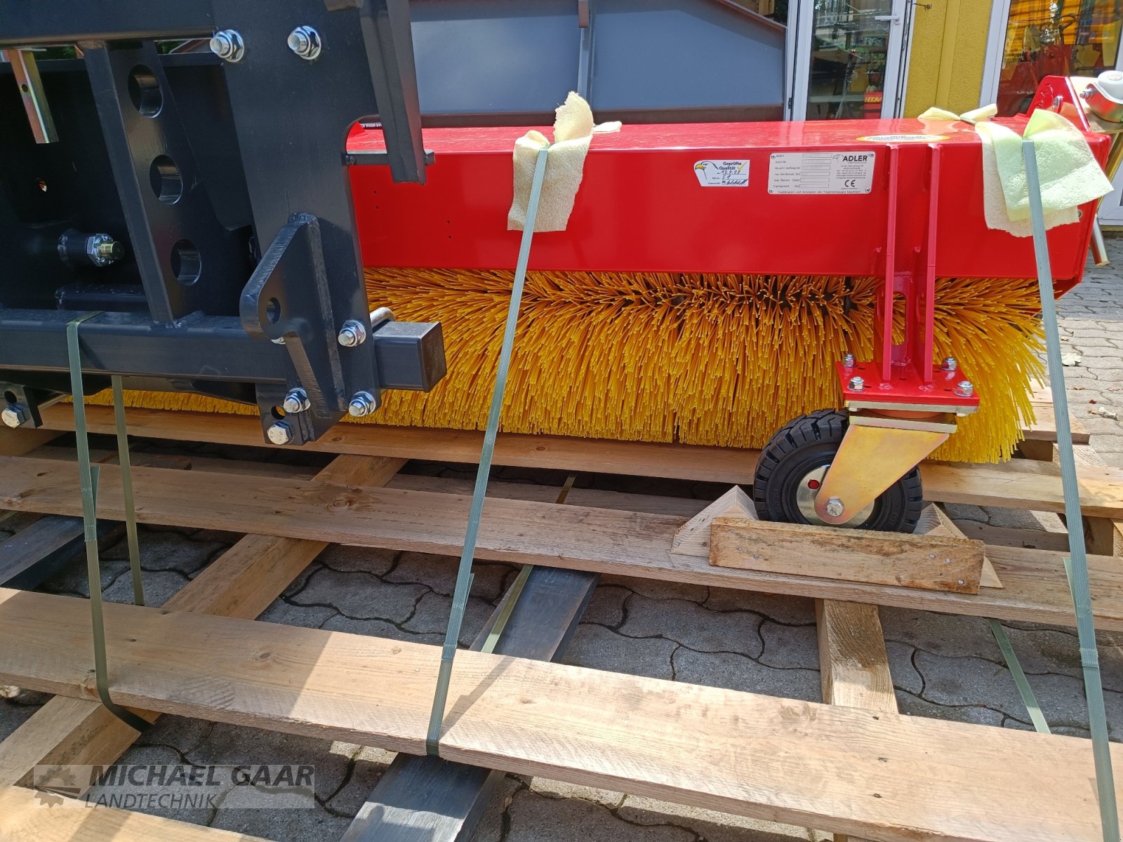 Anbaukehrmaschine des Typs Adler Arbeitsmaschinen K600/270, Neumaschine in Höhenkirchen-Siegertsbrunn (Bild 6)