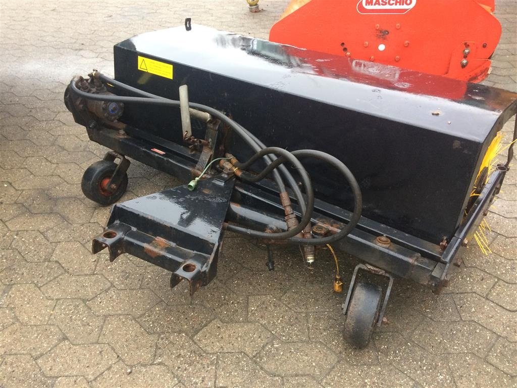 Anbaukehrmaschine des Typs Belos 130 CM FEJEMASKINE flere Belos koste på lager, Gebrauchtmaschine in Helsinge (Bild 3)
