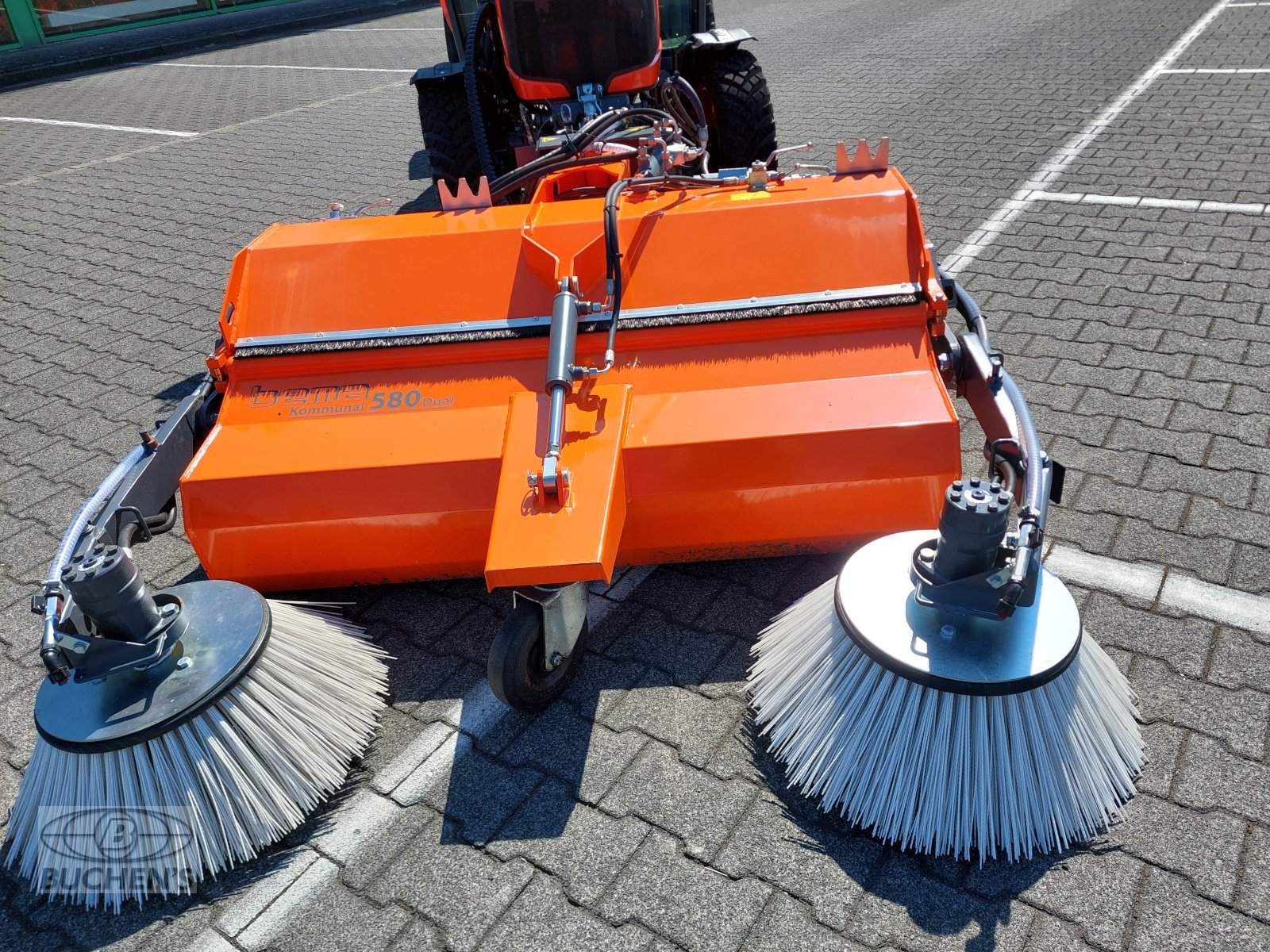 Anbaukehrmaschine of the type Bema Kommunal Dual 580-1400, Neumaschine in Olpe (Picture 4)