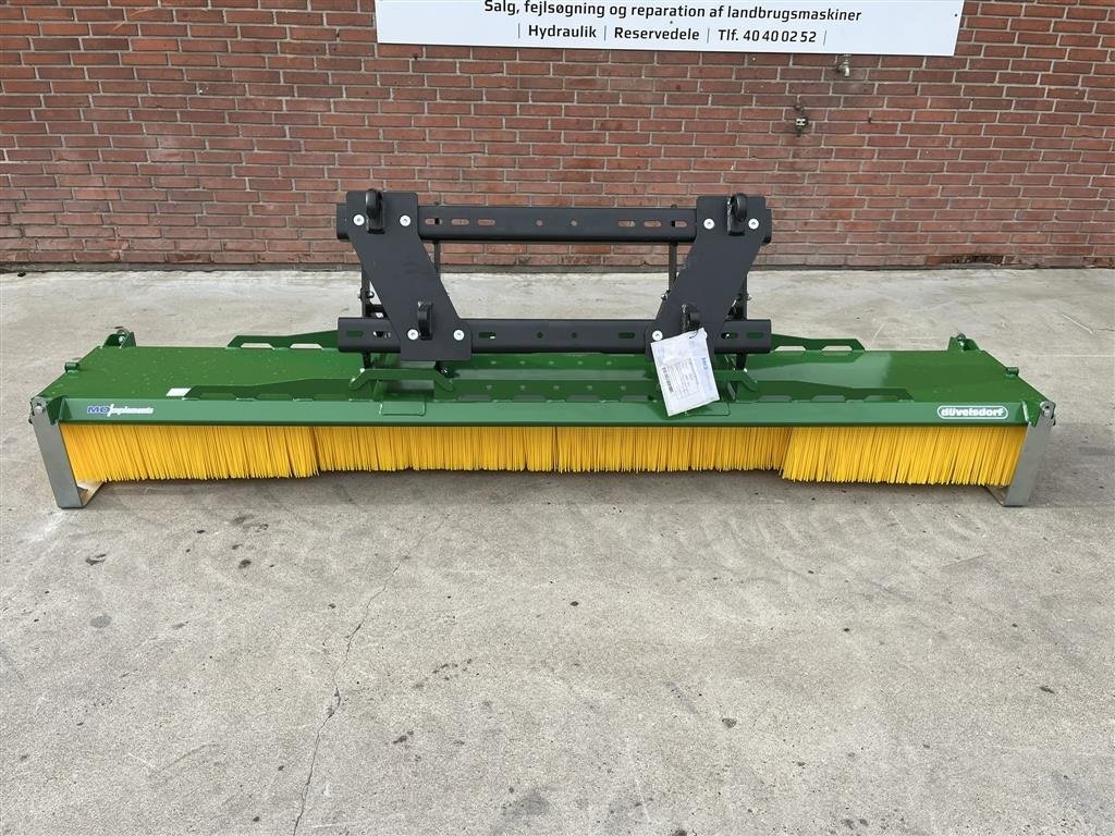 Anbaukehrmaschine des Typs Düvelsdorf Kost til pallegafler, 300 cm Med eurobeslag, Gebrauchtmaschine in Nørager (Bild 1)