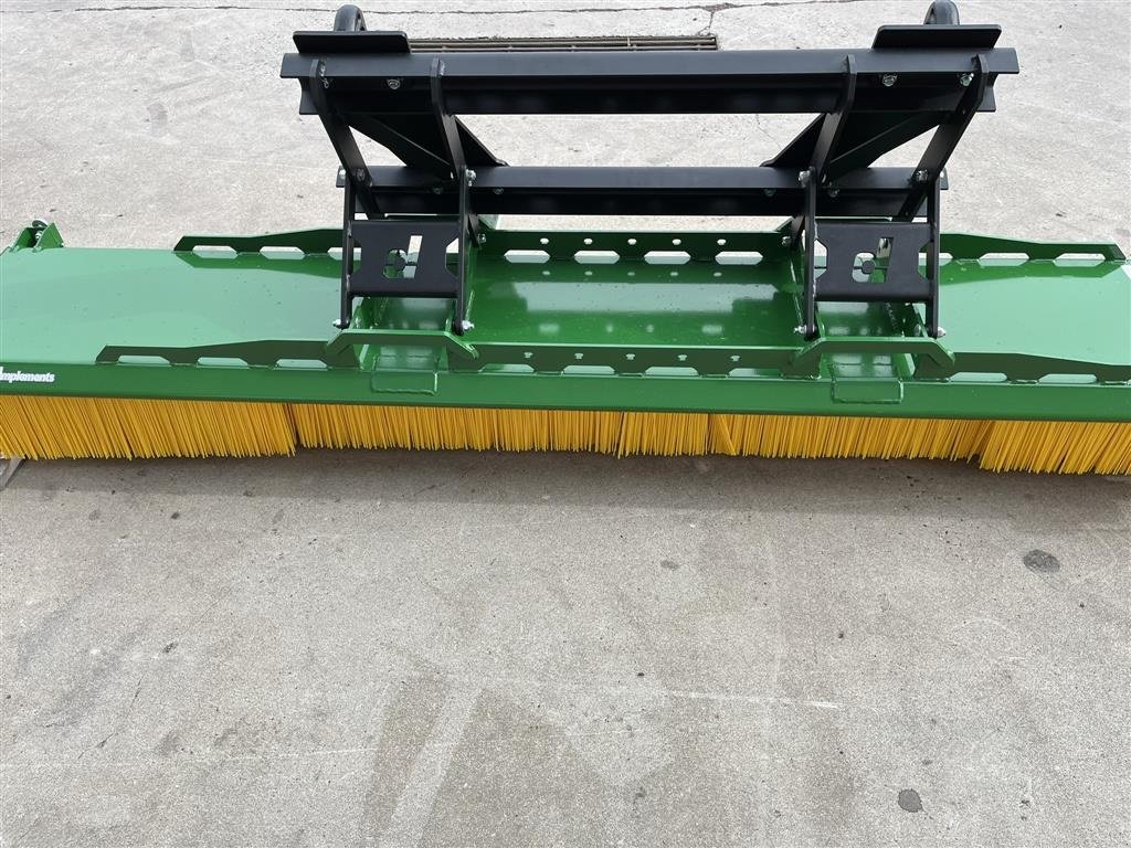Anbaukehrmaschine des Typs Düvelsdorf Kost til pallegafler, 300 cm Med eurobeslag, Gebrauchtmaschine in Nørager (Bild 5)