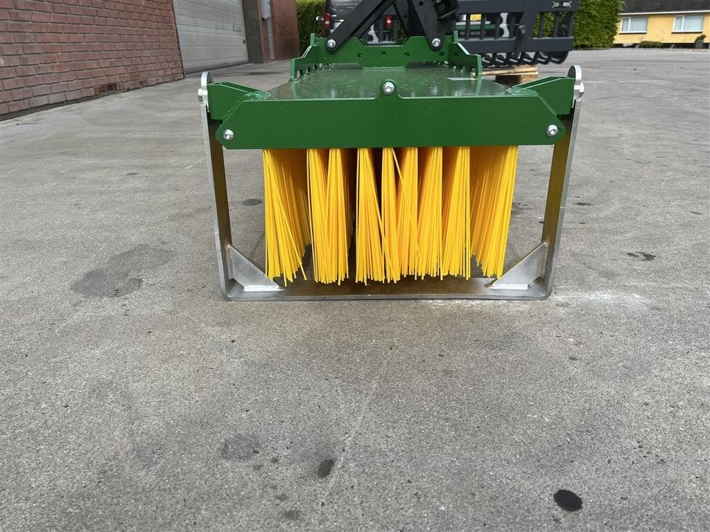 Anbaukehrmaschine des Typs Düvelsdorf Kost til pallegafler, 300 cm Med eurobeslag, Gebrauchtmaschine in Nørager (Bild 3)