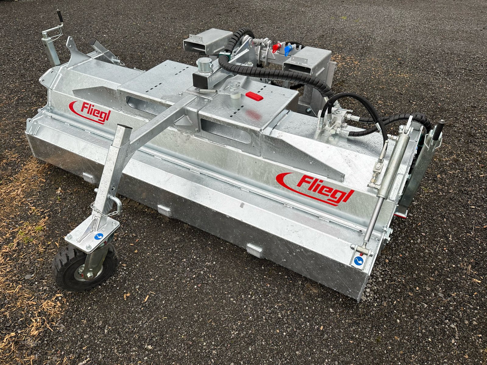 Anbaukehrmaschine des Typs Fliegl KEH 230 Typ 600 Kehrmaschine, Neumaschine in Rankweil (Bild 8)