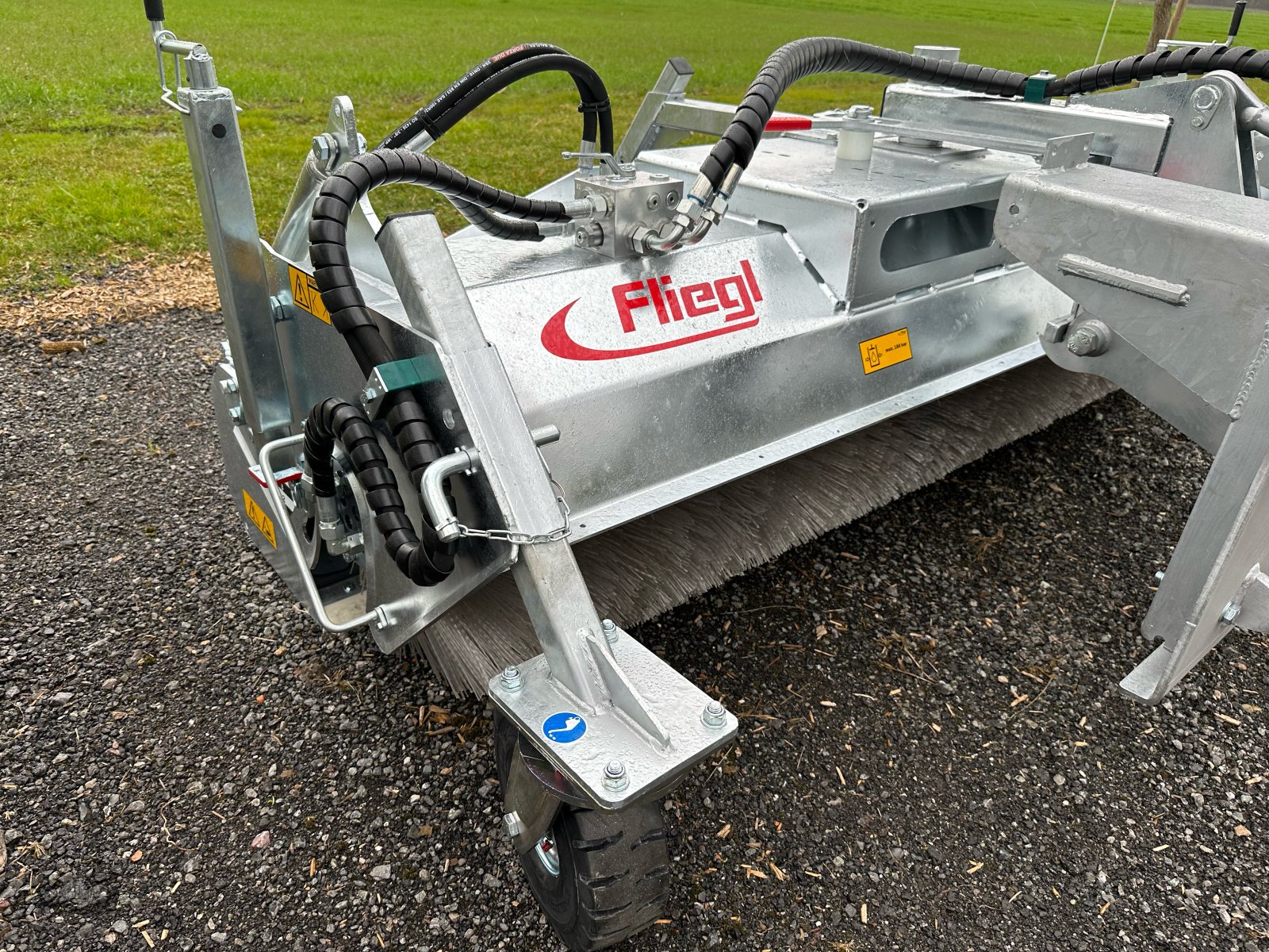 Anbaukehrmaschine des Typs Fliegl KEH 230 Typ 600 Kehrmaschine, Neumaschine in Rankweil (Bild 5)