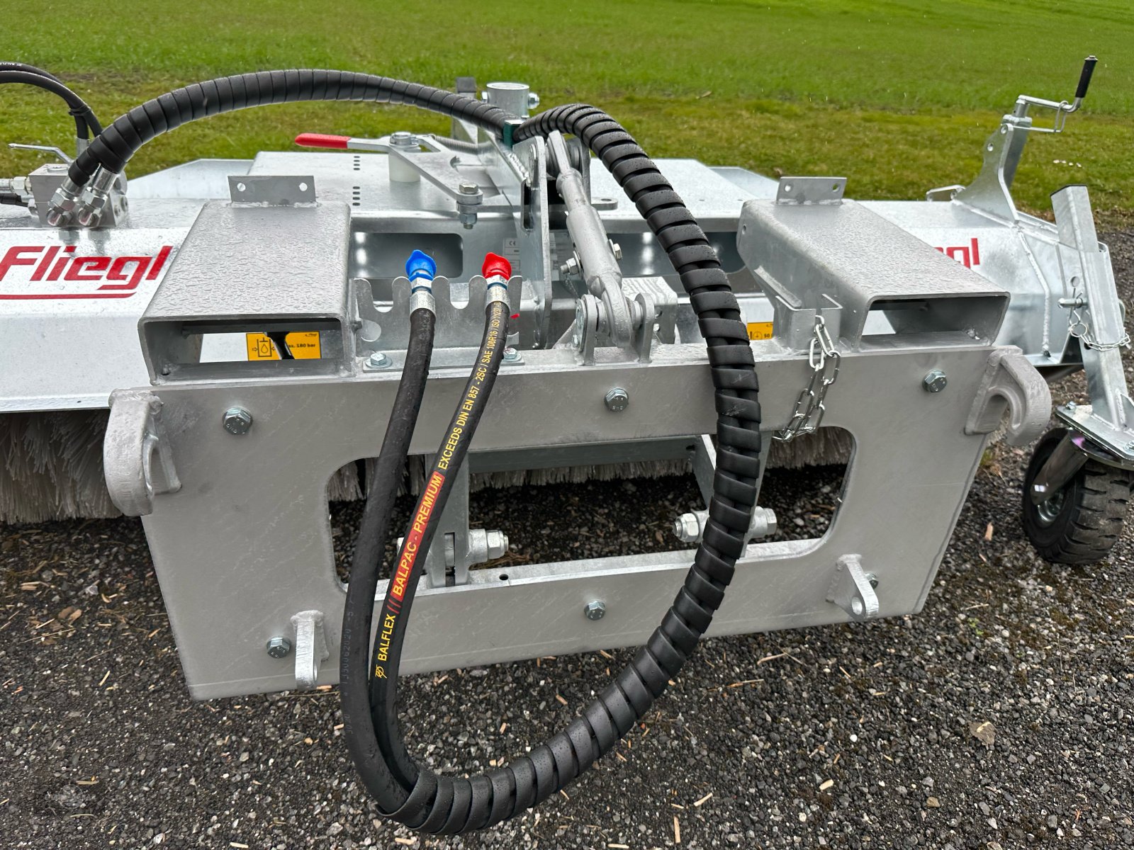 Anbaukehrmaschine des Typs Fliegl KEH 230 Typ 600 Kehrmaschine, Neumaschine in Rankweil (Bild 3)