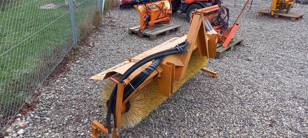 Anbaukehrmaschine des Typs FM Gru 180Cm Hydraulisk træk., Gebrauchtmaschine in Roskilde (Bild 5)