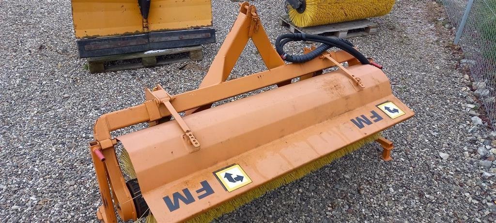 Anbaukehrmaschine des Typs FM Gru 180Cm Hydraulisk træk., Gebrauchtmaschine in Roskilde (Bild 2)