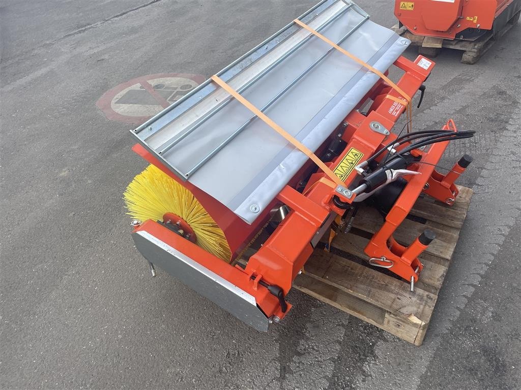 Anbaukehrmaschine typu Husqvarna Fejemaskine med sving 135cm, Gebrauchtmaschine v Holstebro (Obrázek 2)