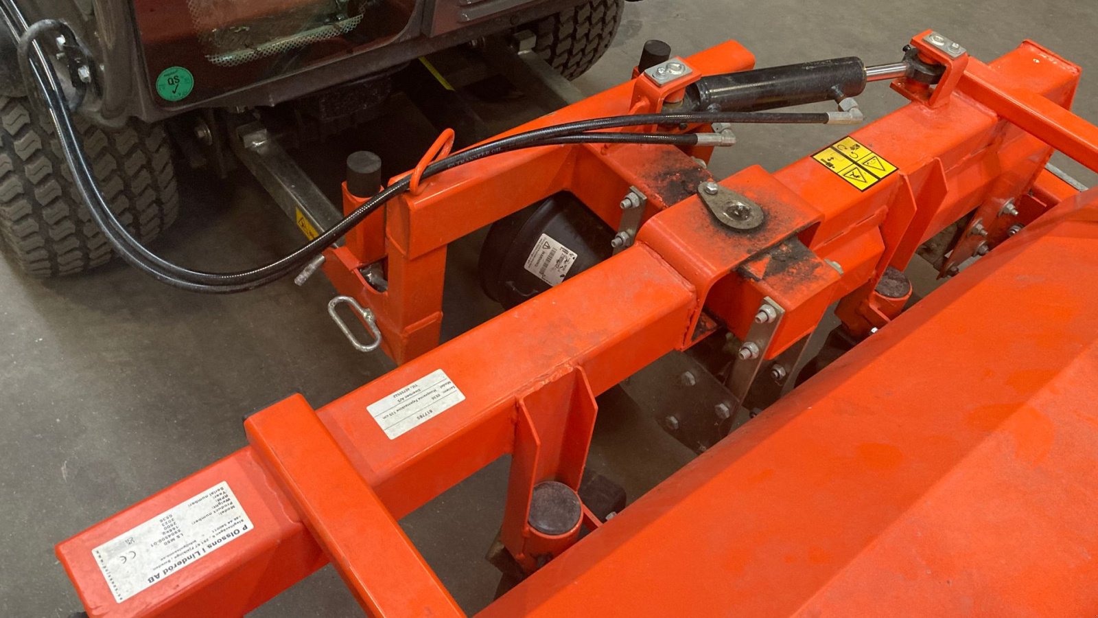 Anbaukehrmaschine от тип Husqvarna Fejemaskine med sving 5904500-01, Gebrauchtmaschine в Roskilde (Снимка 4)