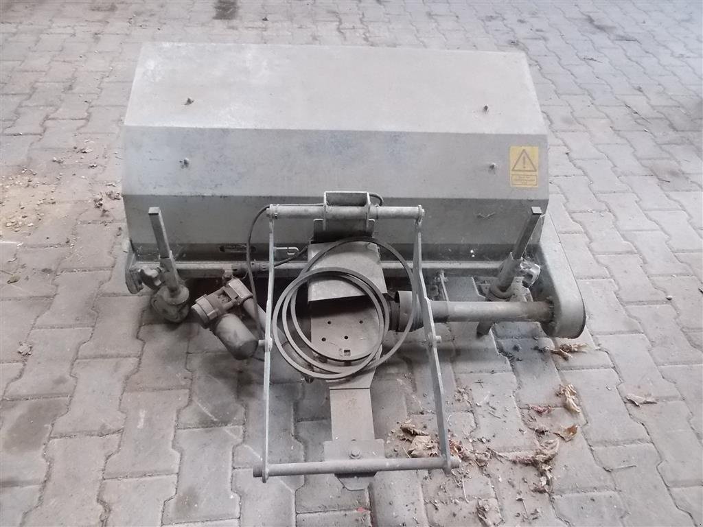 Anbaukehrmaschine типа Husqvarna Fejemaskine med sving, Gebrauchtmaschine в Roslev (Фотография 3)