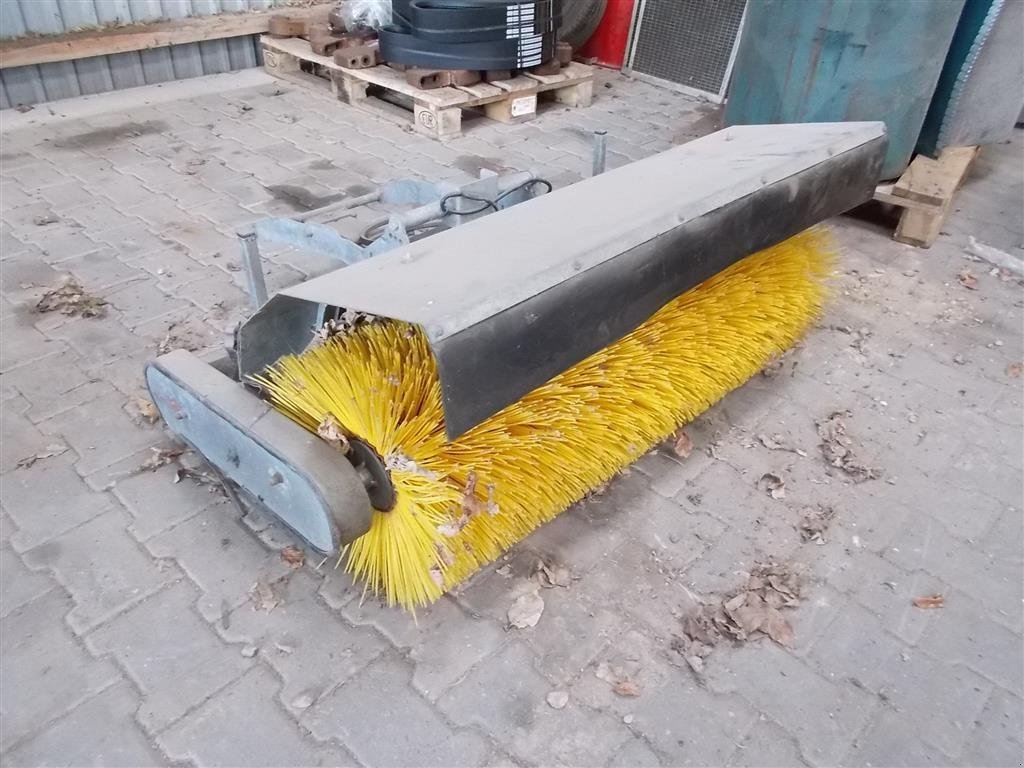 Anbaukehrmaschine typu Husqvarna Fejemaskine med sving, Gebrauchtmaschine v Roslev (Obrázek 2)