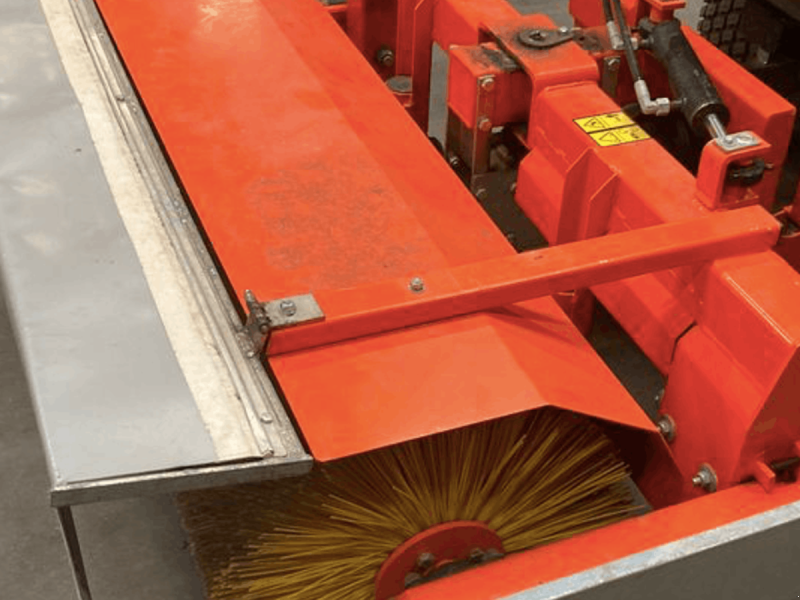 Anbaukehrmaschine типа Husqvarna kost, Gebrauchtmaschine в Randers NØ