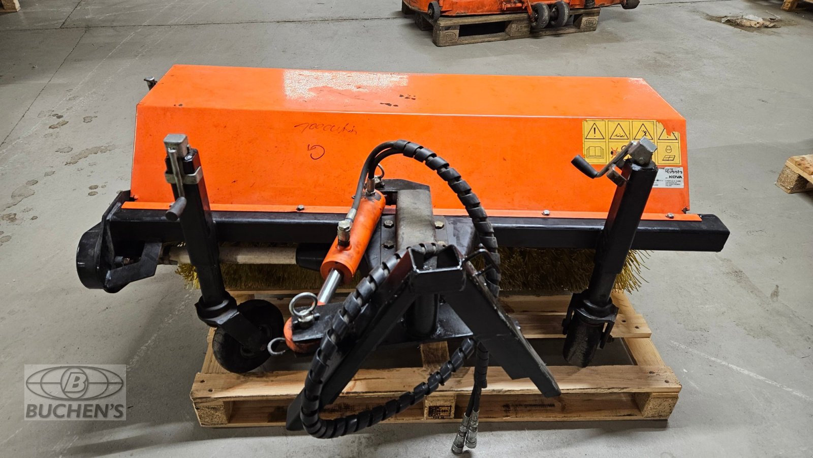 Anbaukehrmaschine типа Kubota 125cm, Gebrauchtmaschine в Olpe (Фотография 1)