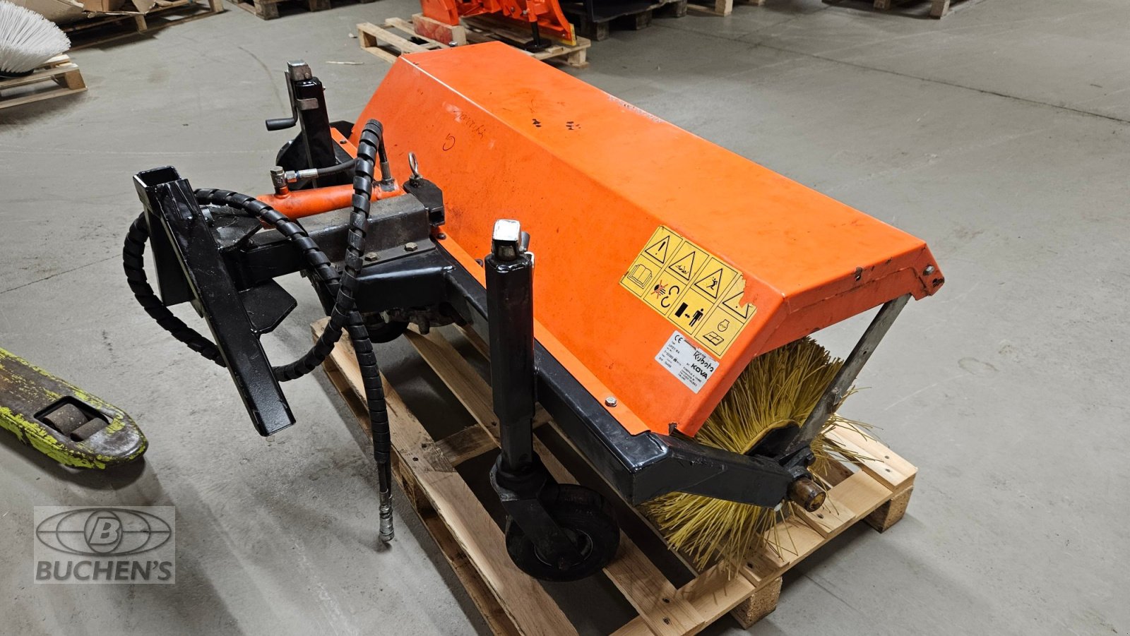 Anbaukehrmaschine типа Kubota 125cm, Gebrauchtmaschine в Olpe (Фотография 2)