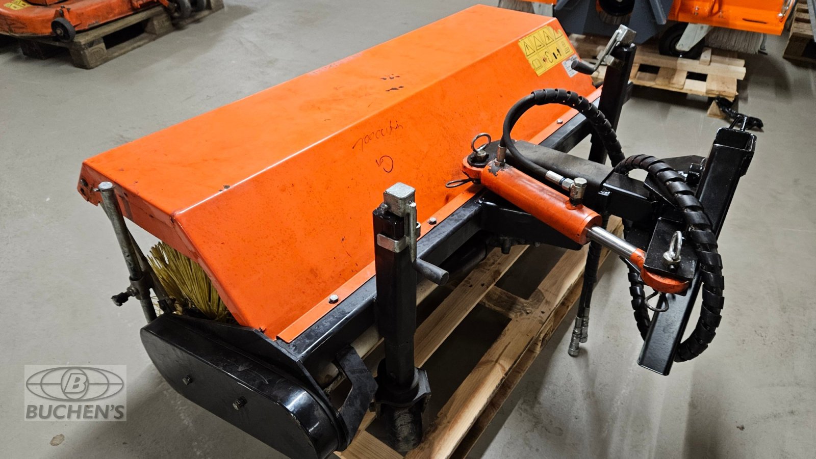 Anbaukehrmaschine типа Kubota 125cm, Gebrauchtmaschine в Olpe (Фотография 6)