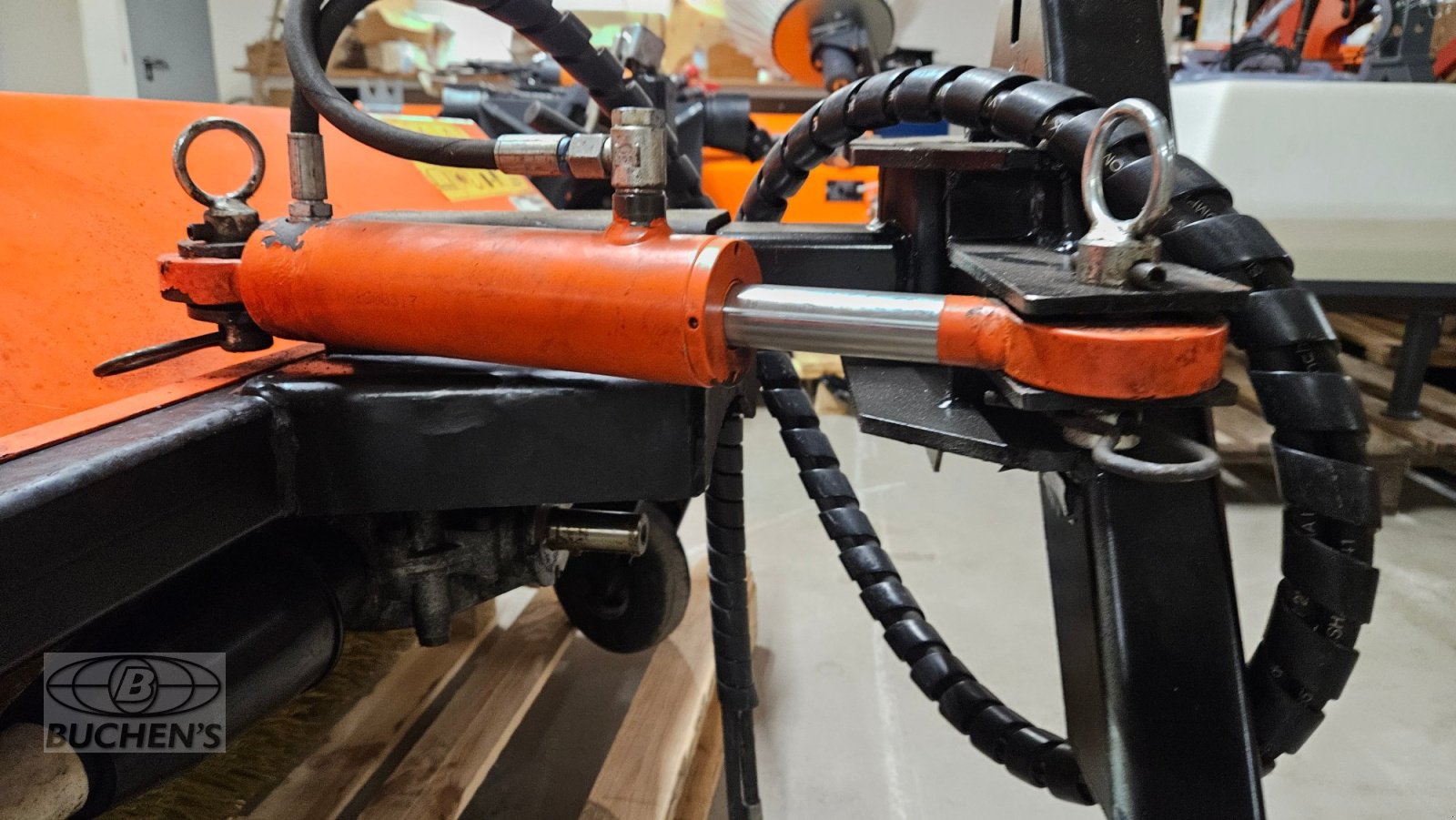 Anbaukehrmaschine типа Kubota 125cm, Gebrauchtmaschine в Olpe (Фотография 8)