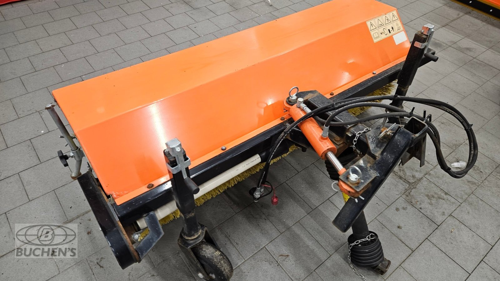 Anbaukehrmaschine typu Kubota Frontkehrmaschine 150cm, Gebrauchtmaschine v Olpe (Obrázek 3)