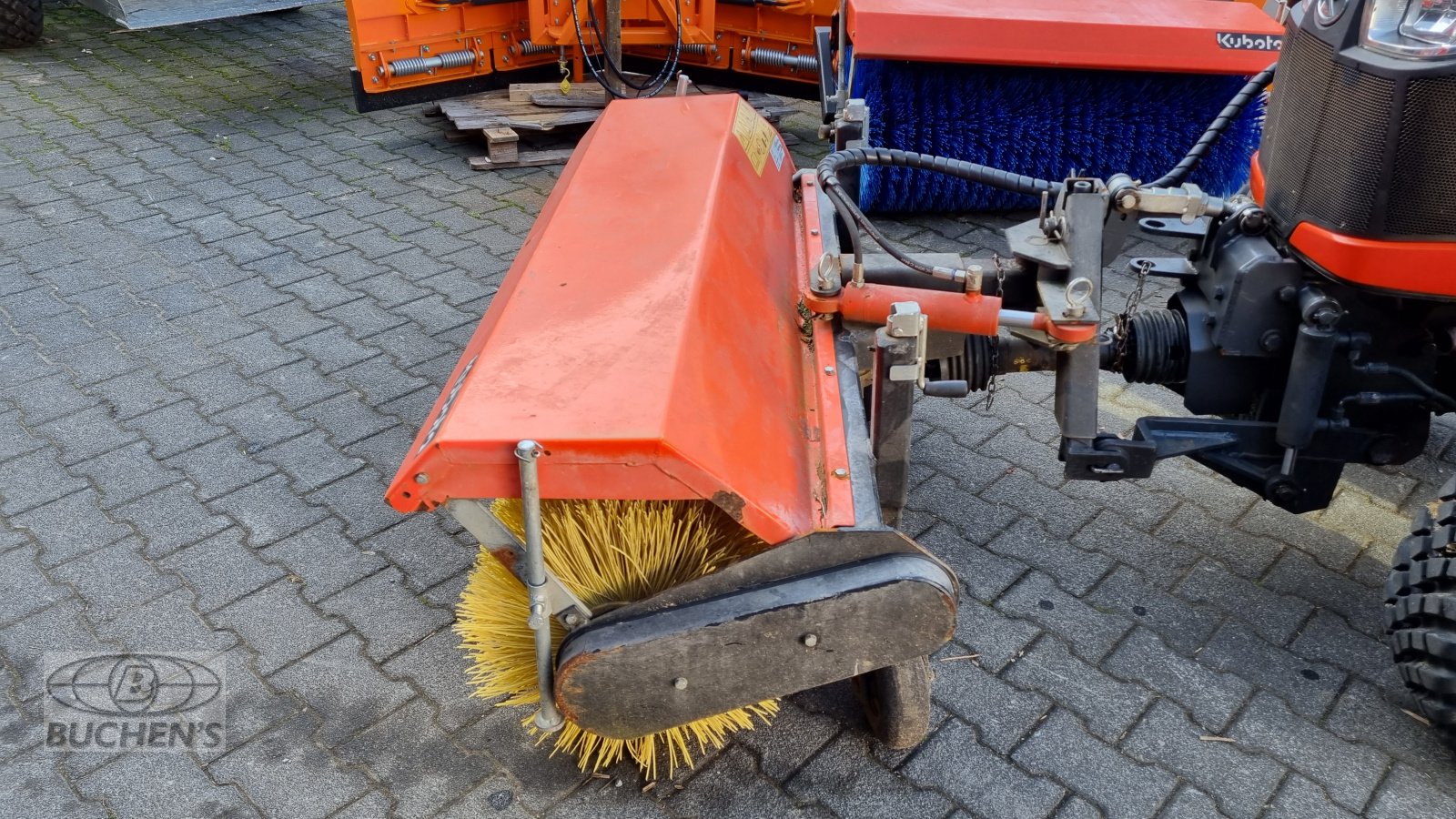 Anbaukehrmaschine des Typs Kubota Frontkehrmaschine, Gebrauchtmaschine in Olpe (Bild 3)