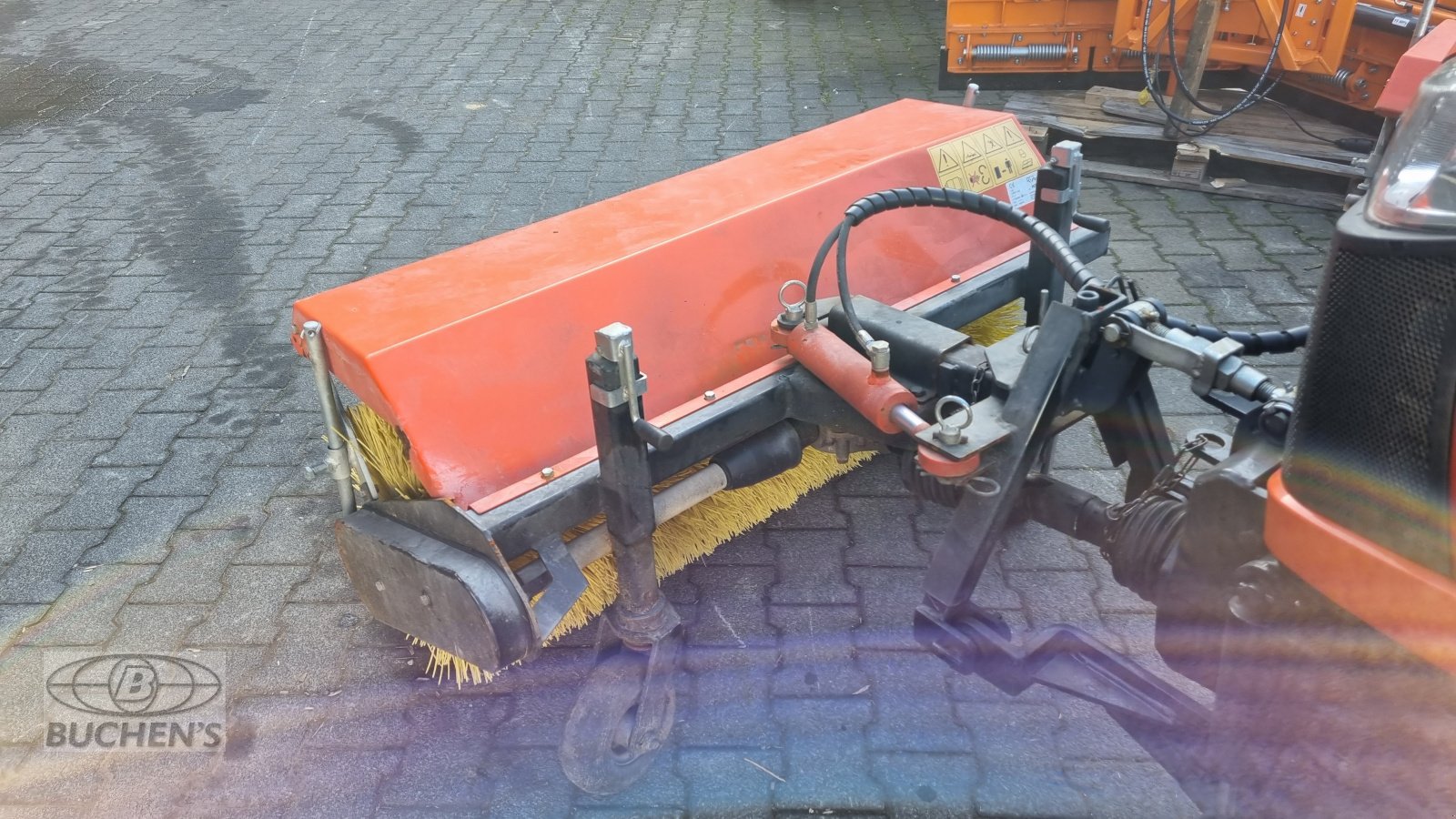 Anbaukehrmaschine des Typs Kubota Frontkehrmaschine, Gebrauchtmaschine in Olpe (Bild 8)