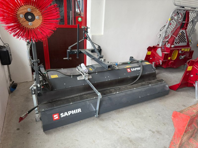 Anbaukehrmaschine des Typs Saphir FKM 231, Neumaschine in Reißing (Bild 1)