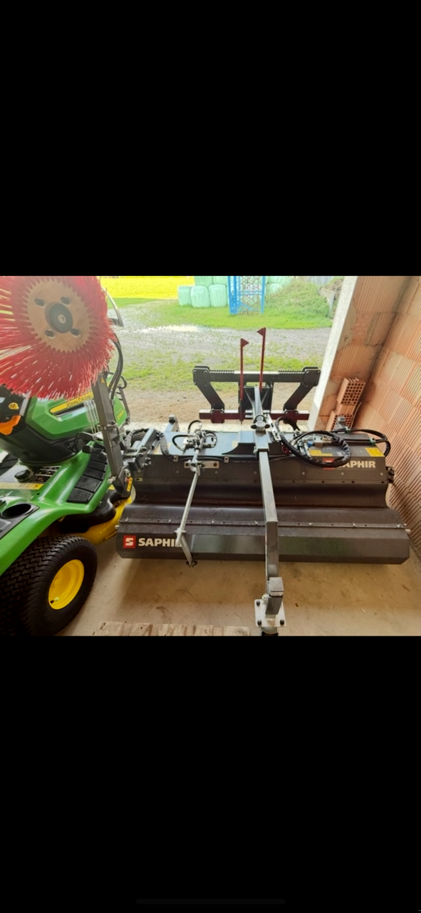 Anbaukehrmaschine of the type Saphir GKM 181 Kehrmaschine, Neumaschine in Schwabmünchen (Picture 1)