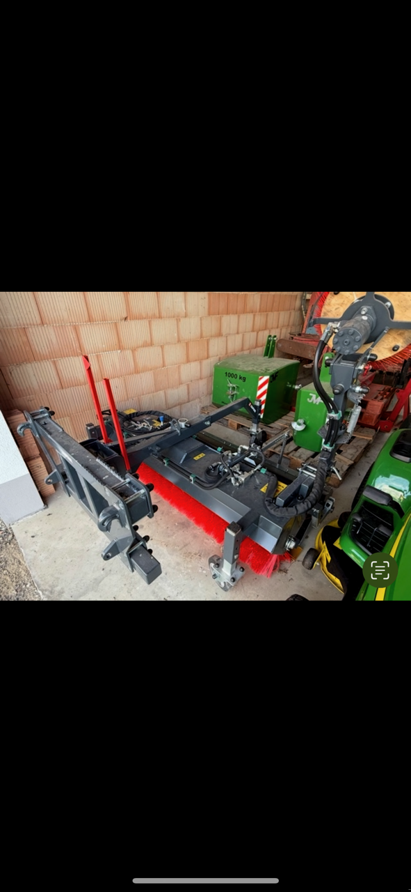 Anbaukehrmaschine of the type Saphir GKM 181 Kehrmaschine, Neumaschine in Schwabmünchen (Picture 3)