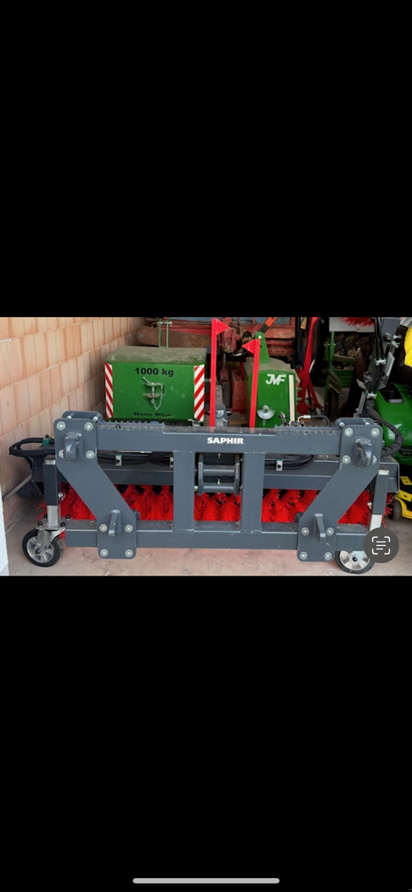 Anbaukehrmaschine of the type Saphir GKM 181 Kehrmaschine, Neumaschine in Schwabmünchen (Picture 4)