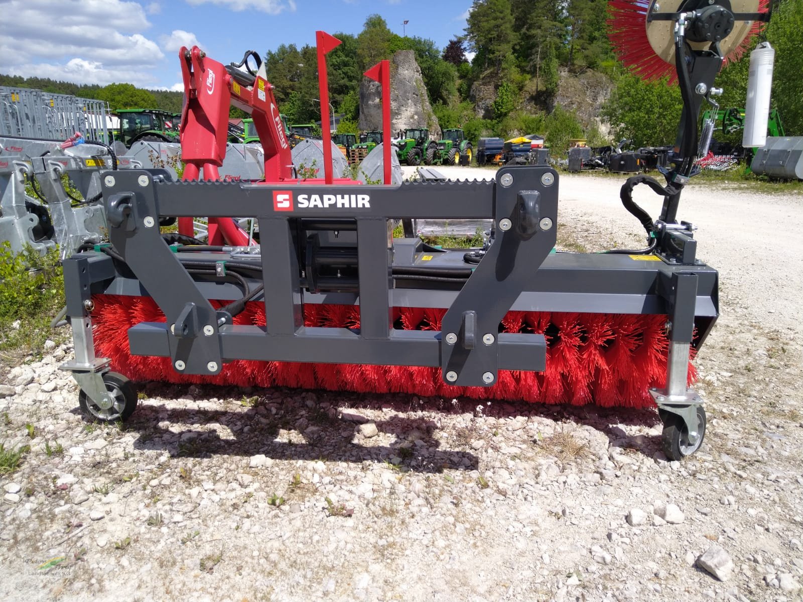 Anbaukehrmaschine of the type Saphir GKM 231, Neumaschine in Pegnitz-Bronn (Picture 1)