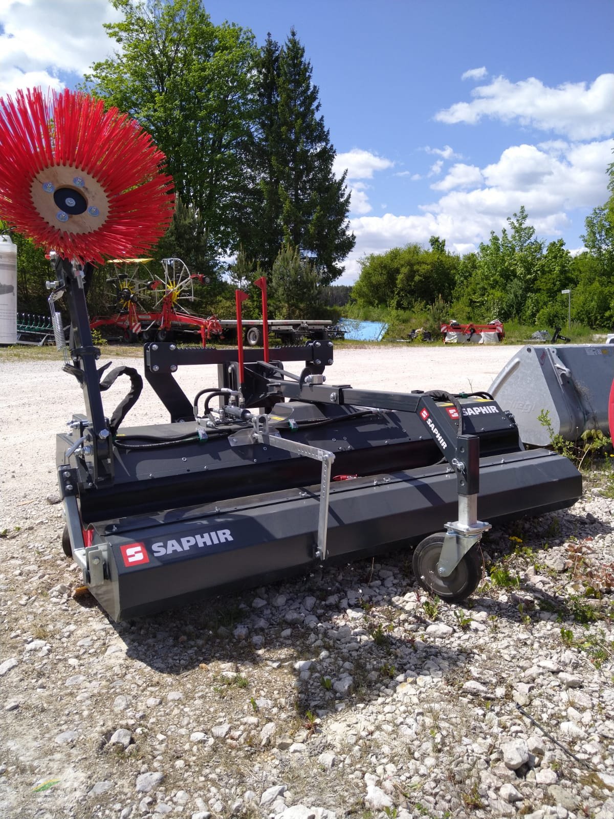 Anbaukehrmaschine of the type Saphir GKM 231, Neumaschine in Pegnitz-Bronn (Picture 3)