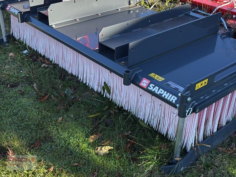 Anbaukehrmaschine des Typs Saphir KB 20, Neumaschine in Bockel - Gyhum (Bild 1)