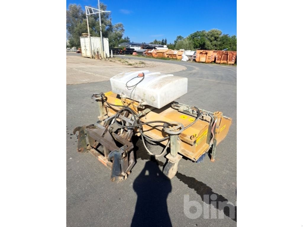 Anbaukehrmaschine of the type Sobernheimer FKM 220, Gebrauchtmaschine in Düsseldorf (Picture 2)