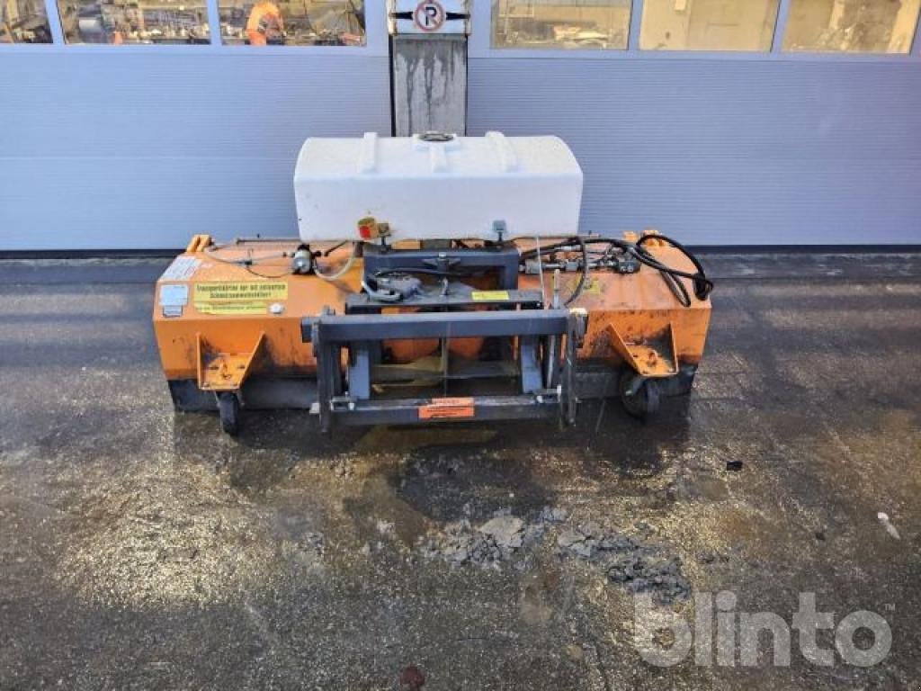 Anbaukehrmaschine типа Sobernheimer UKM 2.2, Gebrauchtmaschine в Düsseldorf (Фотография 2)