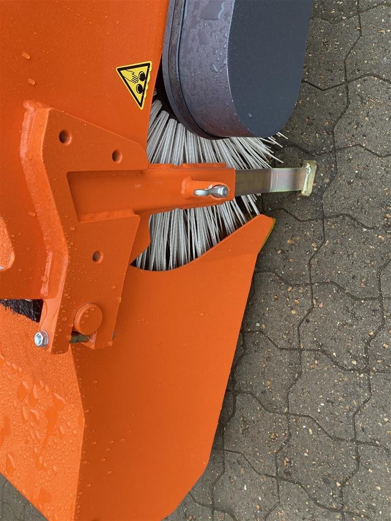 Anbaukehrmaschine of the type Sonstige 580 Dual opsamlerkasse, vandtank og sidebørste, Gebrauchtmaschine in Roslev (Picture 18)