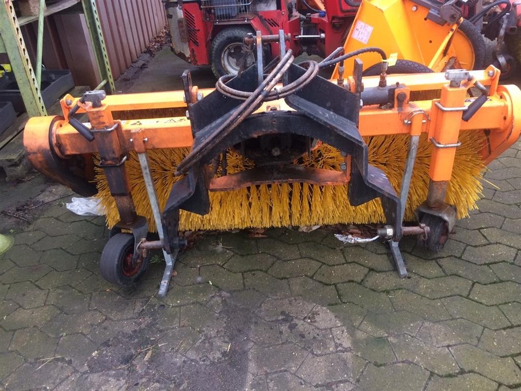 Anbaukehrmaschine typu Sonstige FM 1500 P, Gebrauchtmaschine v Helsinge (Obrázek 3)