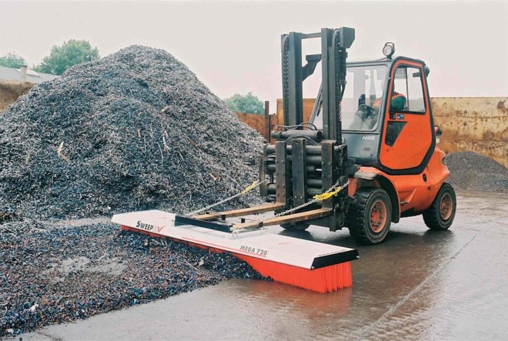 Anbaukehrmaschine of the type Sonstige Sweepex 72" Mega-broom 1,83m 11rk, Gebrauchtmaschine in Vodskov (Picture 2)