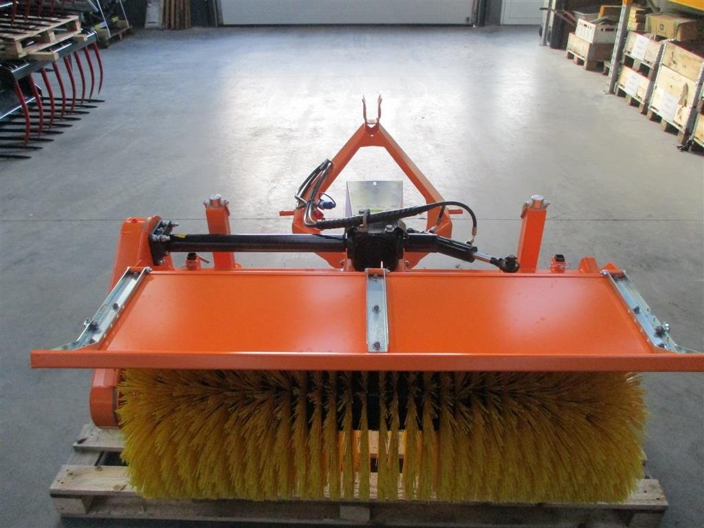 Anbaukehrmaschine typu Thyregod TK 1600 Komplet med kraftoverføringsaksel og hydraulisk sving, Gebrauchtmaschine v Lintrup (Obrázek 18)