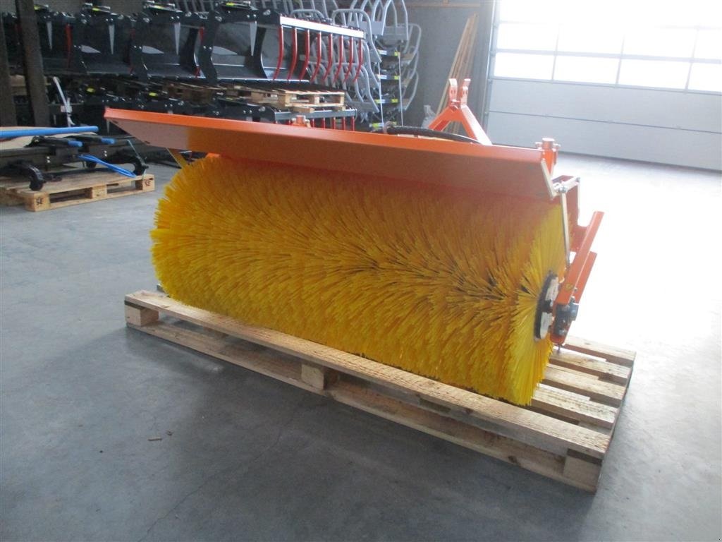 Anbaukehrmaschine typu Thyregod TK 1600 Komplet med kraftoverføringsaksel og hydraulisk sving, Gebrauchtmaschine v Lintrup (Obrázek 17)