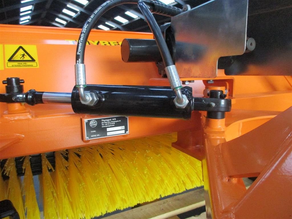 Anbaukehrmaschine typu Thyregod TK 1600 Komplet med kraftoverføringsaksel og hydraulisk sving, Gebrauchtmaschine v Lintrup (Obrázek 11)