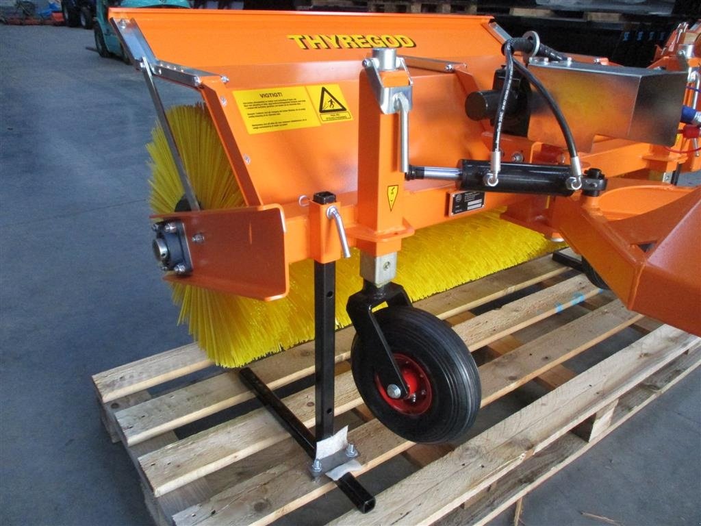 Anbaukehrmaschine typu Thyregod TK 1600 Komplet med kraftoverføringsaksel og hydraulisk sving, Gebrauchtmaschine v Lintrup (Obrázek 15)