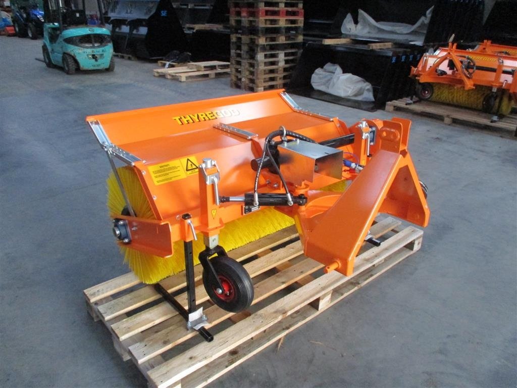 Anbaukehrmaschine typu Thyregod TK 1600 Komplet med kraftoverføringsaksel og hydraulisk sving, Gebrauchtmaschine v Lintrup (Obrázek 13)