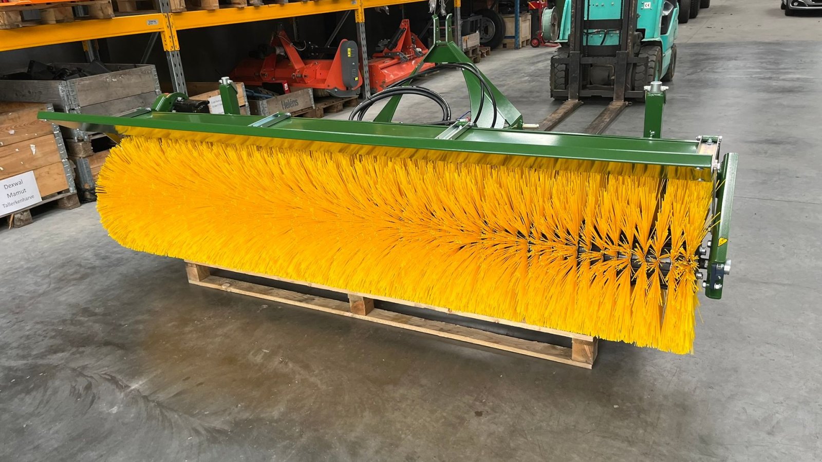 Anbaukehrmaschine of the type Thyregod TK 2800 med nylon børster og hydraulisk sving. brede 2800 og feje brede 2500, Gebrauchtmaschine in Lintrup (Picture 4)