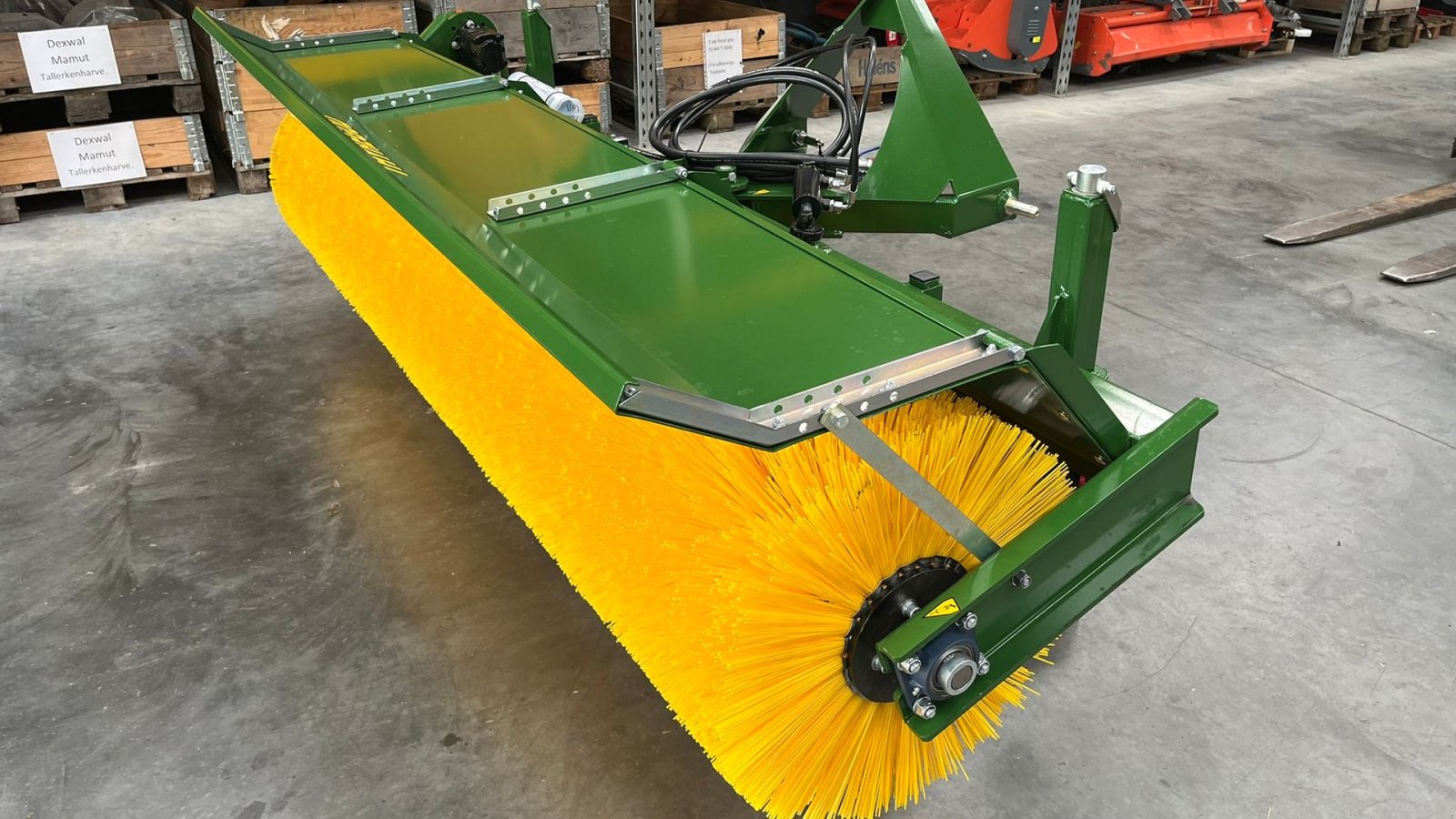 Anbaukehrmaschine of the type Thyregod TK 2800 med nylon børster og hydraulisk sving. brede 2800 og feje brede 2500, Gebrauchtmaschine in Lintrup (Picture 3)