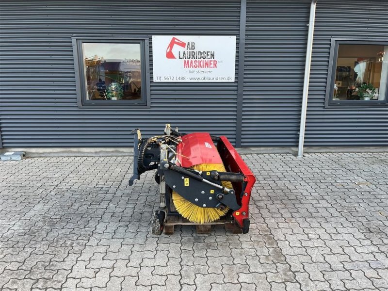 Anbaukehrmaschine des Typs Timan Kombi kost med skrabeblad nærmest som ny., Gebrauchtmaschine in Rønnede (Bild 1)