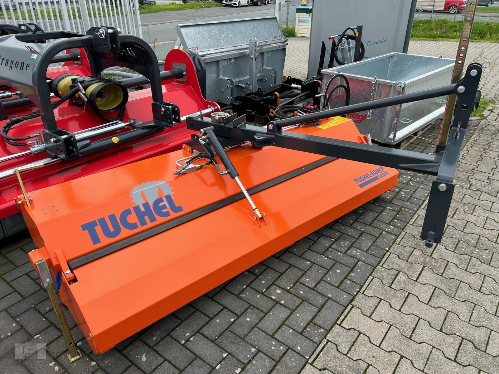 Anbaukehrmaschine des Typs Tuchel ECO PRO 230, Neumaschine in Büttelborn (Bild 4)